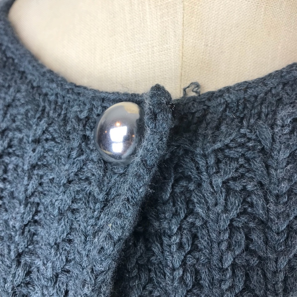 Tahari Grey Knitted Cape Sweater Women's Size Small Fall Winterwear - Picture 5 of 9